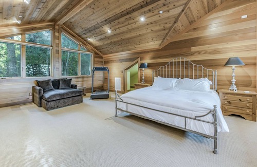 Tahoma House | 7 bedroom Lakefront Estate