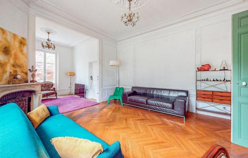 Chabris House | 7 Bedroom Lovely Home In Chabris