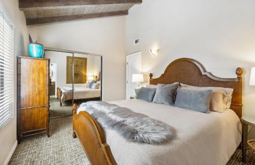 Balboa Peninsula House | 7 Bedroom Oceanfront Triplex Building