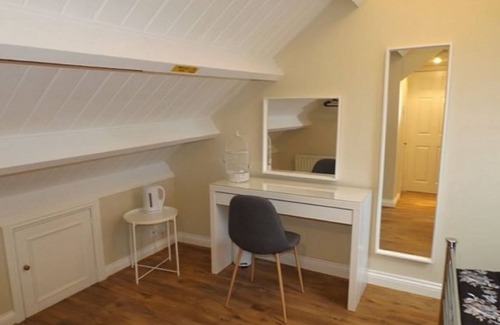 Morpeth Cottage | 7 Bedroom rustic Cosy Cottage in the Heart of Morpeth, gateway to Northumberland