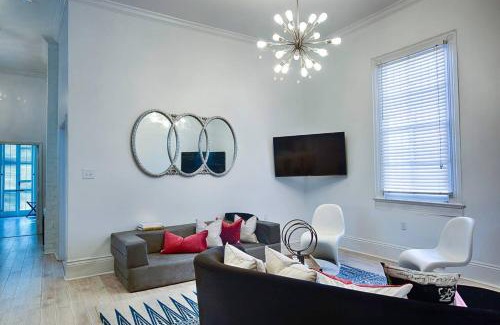 Faubourg Marigny Villa | 7 Bedroom - Sleeps 14! Next to Bourbon Street