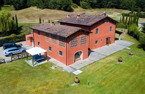 Bivio Pozzo Villa | 7 bedroom villa rental in the Chianti hills of Tuscany, pool, views