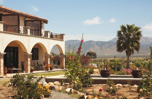 Valle de Guadalupe Villa | 7-bedroom Villa with pool, hot tub and amazing views in the heart of the Valley