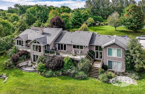 Creemore House | 7 bedrooms 5 bathrooms Country Home near Creemore