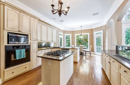Buckhead House | 7 BEDROOMS - BUCKHEAD "HAVEN MANSION"