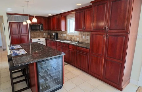 Loveladies House | 7 BEDROOMS, GORGEOUS POOL ON THE OCEAN SIDE!