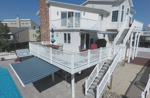 Loveladies House | 7 BEDROOMS, GORGEOUS POOL ON THE OCEAN SIDE!