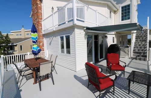 Loveladies House | 7 BEDROOMS, GORGEOUS POOL ON THE OCEAN SIDE!