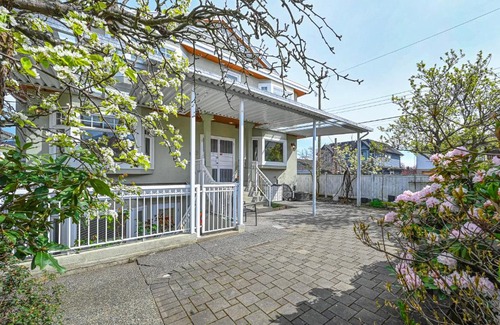 Riley Park-Little Mountain Hotel | 7 Bedrooms in the Heart of Vancouver