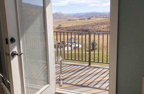 Cherimoya Hill House | 7 Bedrooms Lake/Mountain views, Hot Tub, Theater room. Great for all seasons