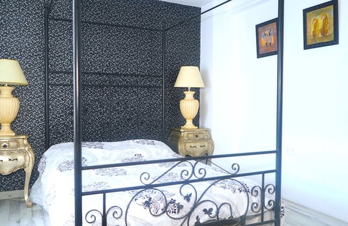 Coin House | 7 Bedrooms Sleeps 16