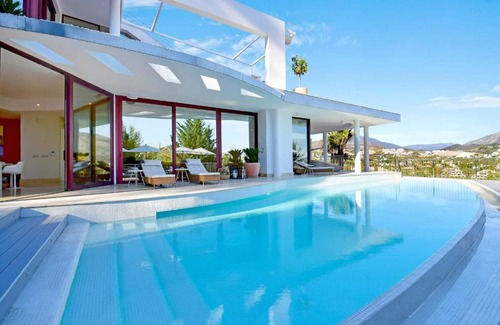 Nueva Andalucia Villa | 7 bedrooms villa with sea view private pool and jacuzzi at Marbella 3 km away from the beach