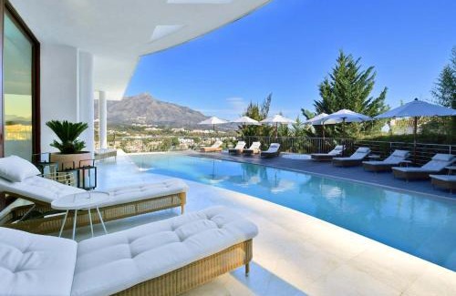 Nueva Andalucia Villa | 7 bedrooms villa with sea view private pool and jacuzzi at Marbella 3 km away from the beach