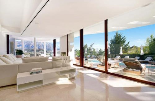 Nueva Andalucia Villa | 7 bedrooms villa with sea view private pool and jacuzzi at Marbella 3 km away from the beach