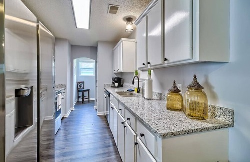 Huntcliff House | 7 beds~10 mins to Ft Jackson!