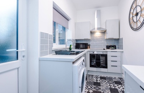 Atherton House | 7 Beds |Large House |Contractors