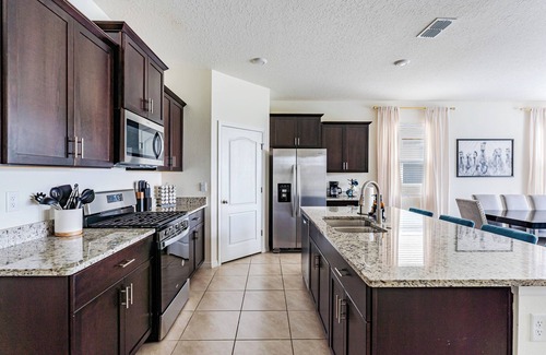 Sunridge Woods House | 7 Beds Pet-Friendly, Resort Water Park & Sport Courts, Pool/Jacuzzi, BBQ, Games