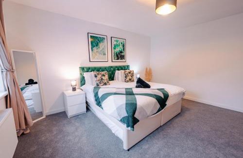 Penylan Apartment | 7 Beds - Spacious Apartment - Free Parking