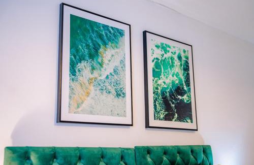 Penylan Apartment | 7 Beds - Spacious Apartment - Free Parking