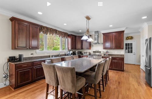 Dayton House | 7 BR 42 Mi. Fr. Washington, Frederick, HarpersFerry