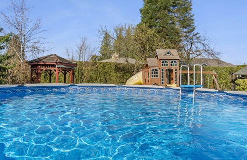 Popkum House | 7 BR House With Pool & Hot Tub Near Harrison