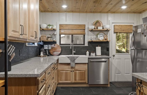 Long Barn Cabin | 7 Cedars Lodge/Modern/Multifamily/AC/Starlink