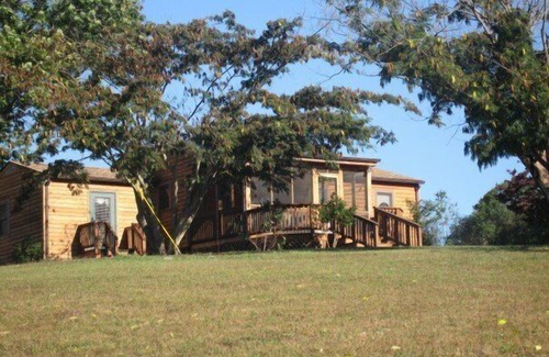 Gordonsville House | 7 Homes, One 600-Acre Farm = Perfect For Wedding/Reunion/Big Family Gathering