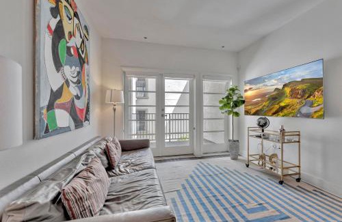 Downtown Apartment | 7 Large Down Town Santa Monica Apartment