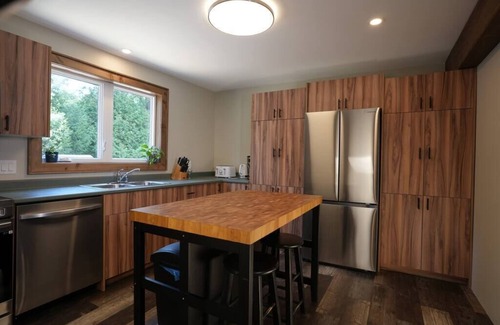 Algonquin Highlands Apartment | #7 Lodge Room (1 King Bed)