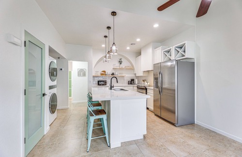 Fairway Gardens Townhouses House | 7 Mi to ASU: Family Retreat w/Pool Access