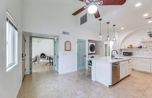 Fairway Gardens Townhouses House | 7 Mi to ASU: Family Retreat w/Pool Access