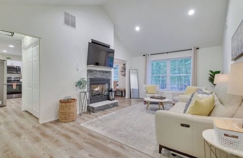 East Stroudsburg House | 7 Mi to Camelback Mtn: Chic Penn Estates Home