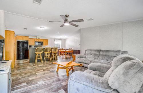 Citrus Springs House | 7 Mi to Crystal River Home with Yard and Fire Pit!