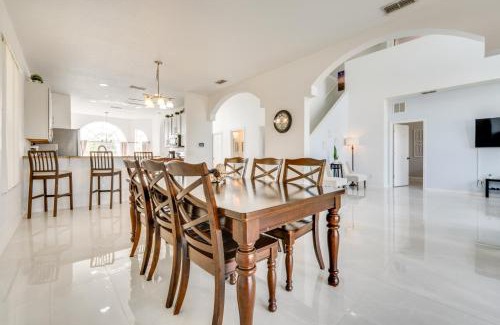 Crystal Cove House | 7 Mi to Disney Family Home with Resort Perks