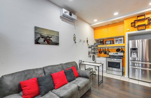 Dallas Apartment | 7 Mi to Downtown Dallas: WFH-Friendly Studio