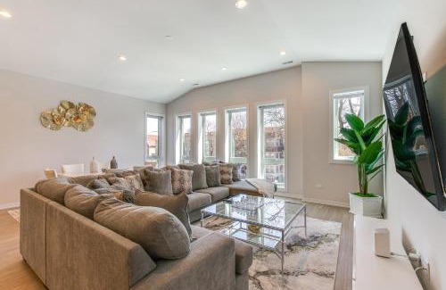 Washington Park Apartment | 7 Mi to Downtown Luxe Chicago Condo