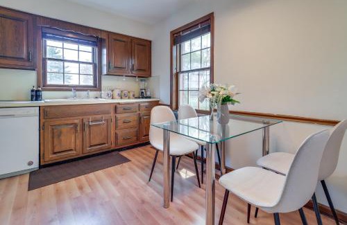 Bedford Apartment | 7 Mi to Downtown Toledo and Riverfront Cozy Apt!