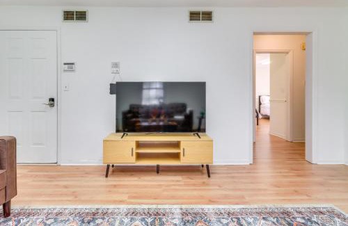 Bedford Apartment | 7 Mi to Downtown Toledo and Riverfront Cozy Apt!