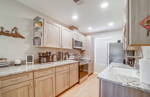 Oak Creek Condo | 7 Mi to Dtwn Sedona: Resort Retreat w/Pool Access