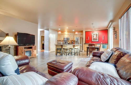 Northwest Reno House | 7 Miles to Downtown Reno w/Hot Tub: Cozy Getaway