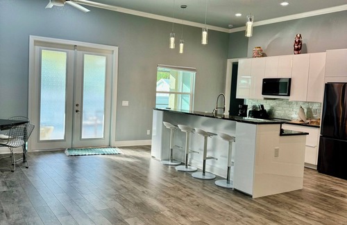 South Venice House | 7 min drive to a Beach. Family Beach Getaway wSaltwater Pool