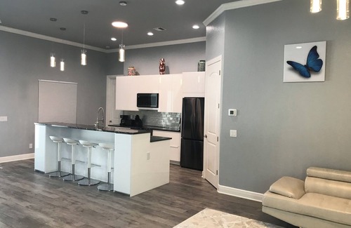 South Venice House | 7 min drive to a Beach. Family Beach Getaway wSaltwater Pool