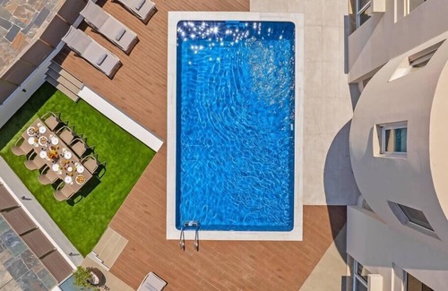 Petaloudes Villa | 7 min from Center | 6BR Villa | w/Airport Shuttle