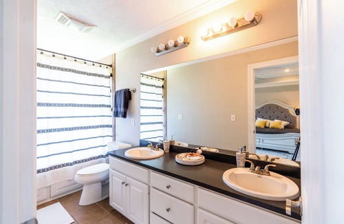 Searcy House | 7 min to Harding University NEW LISTING Feel at home "Compass Retreat Searcy, AR