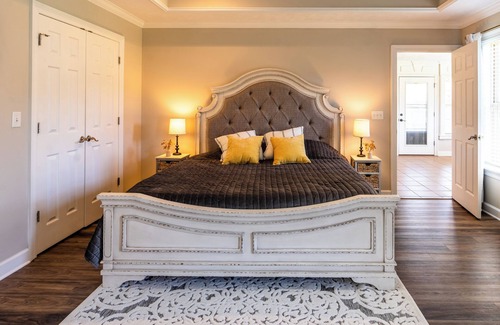 Searcy House | 7 min to Harding University NEW LISTING Feel at home "Compass Retreat Searcy, AR