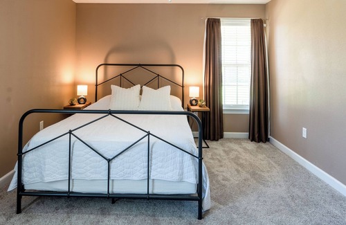 Searcy House | 7 min to Harding University NEW LISTING Feel at home "Compass Retreat Searcy, AR