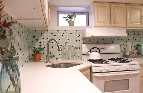 Queens House | 7 Min to Train- New Modern Lower-Level Studio-20 Min to Manhattan