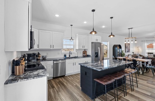 Lawrenceburg House | 7 min to Wild Turkey and Four Roses - Sleeps 10 - Patio with Grill and View