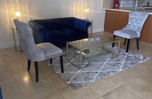 North Bay Village Apartment | 7 mins away from Collins Ave & SOUTH BEACH Water front BAR/grill 2 mins away