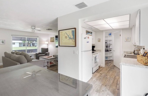 Tequesta House | 7 mins from Beach, 3 bedroom 2 bath house in delightful Jupiter with WiFi, AC.